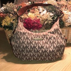 Michael Kors Logo Signature Bag